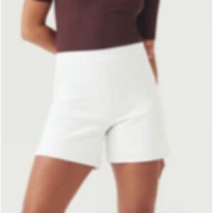 Spanx - On The Go- Ultimate Opacity Short 6 inch -White